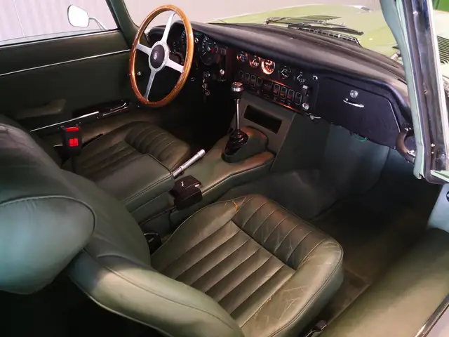 Jaguar E Type view 12