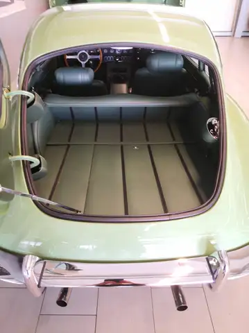 Jaguar E Type view 9