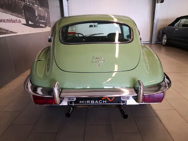 Jaguar E Type view 10