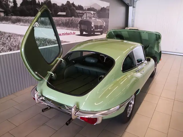 Jaguar E Type view 8