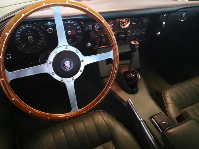 Jaguar E Type view 14