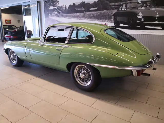 Jaguar E Type view 11