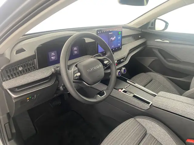 Skoda Superb view 8