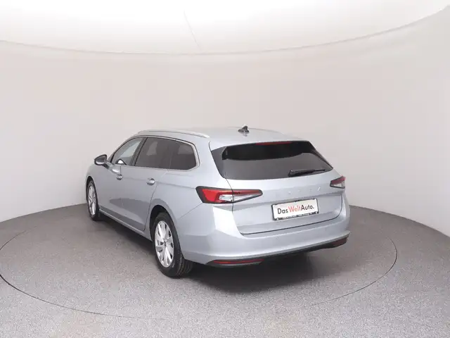 Skoda Superb view 5