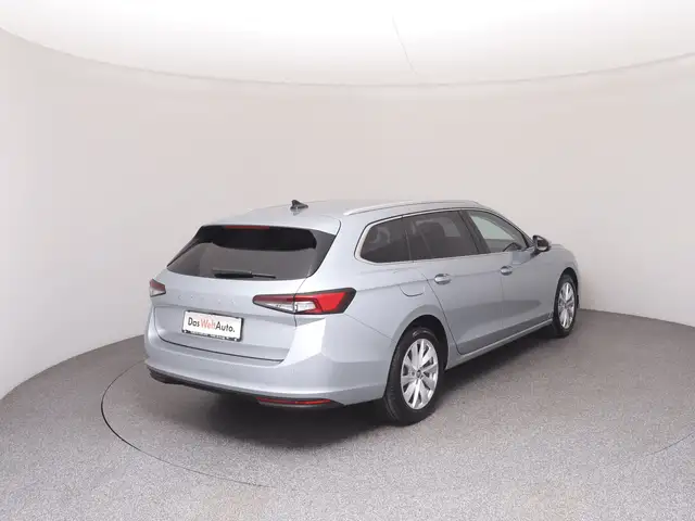 Skoda Superb view 4