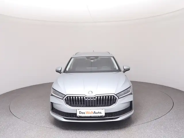 Skoda Superb view 3
