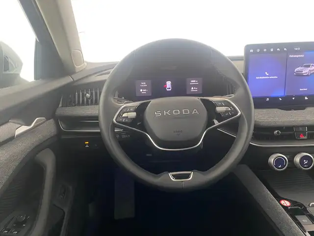 Skoda Superb view 12