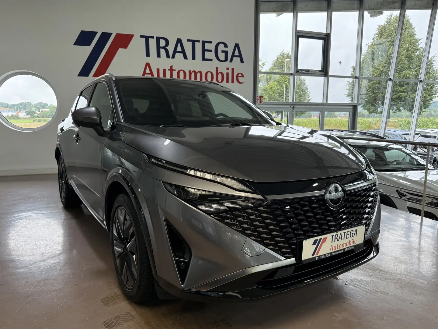 Nissan Qashqai 1,3 Mild-Hybrid Tekna Pano Bose ACC GJR Grau - 1