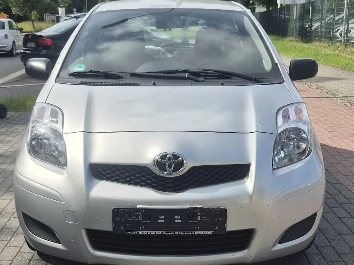 Toyota Yaris Cool Gris - 2