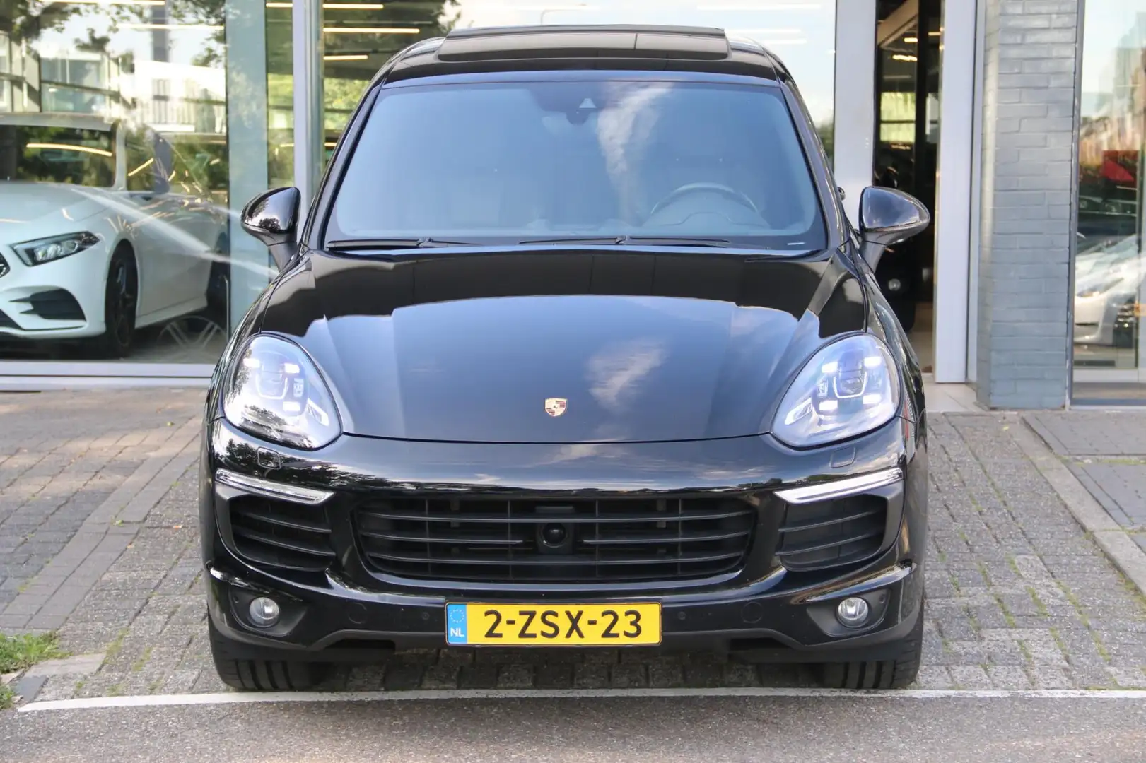 Porsche Cayenne 3.0 S E-Hybrid DEALER OND. PANO NL-AUTO NAP! Zwart - 2