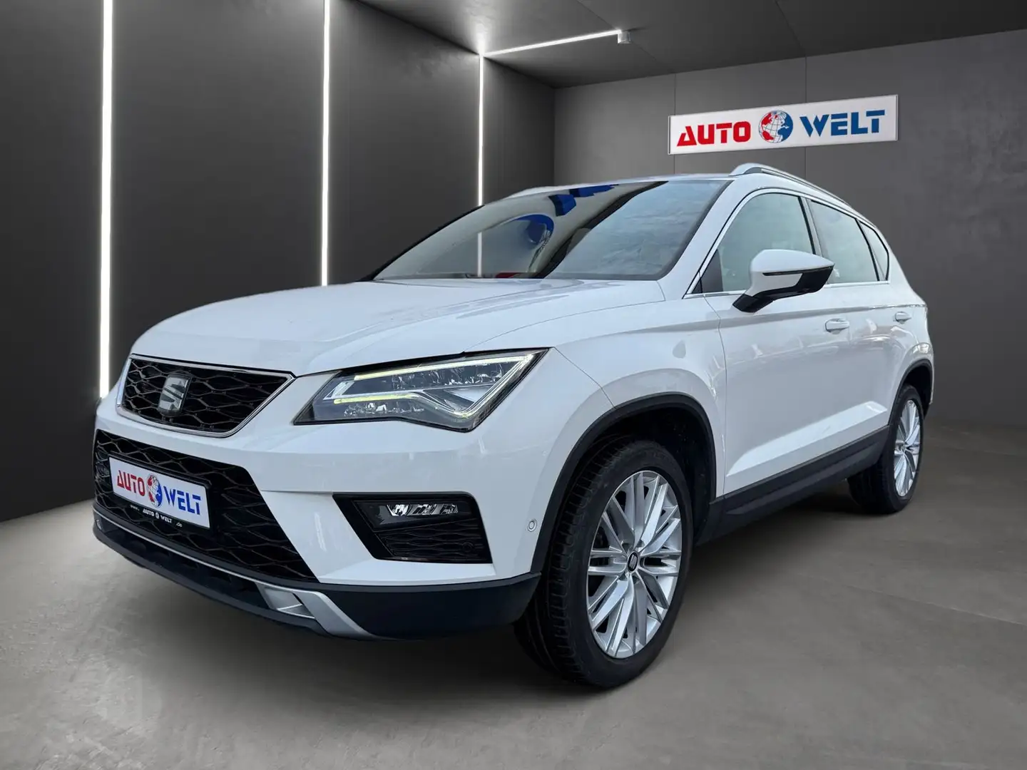 SEAT Ateca 1.6 TDI Xcellence LED Navi Alcantara PDC Weiß - 1