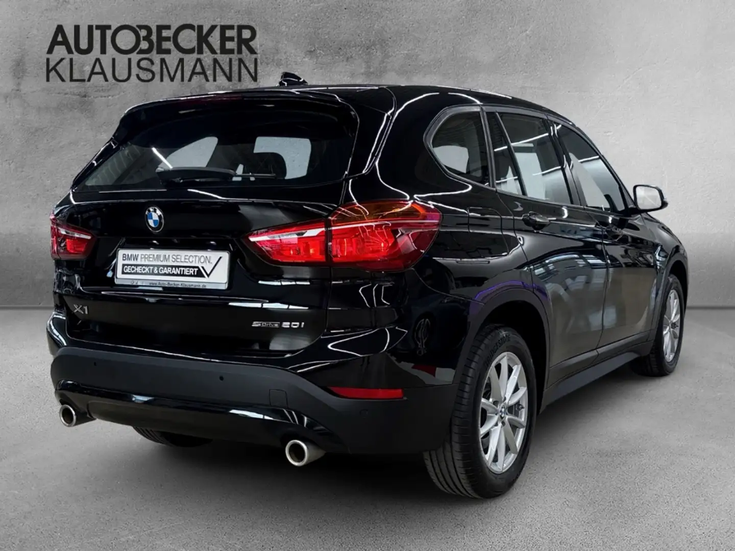 BMW X1 sDrive 20i Advantage AUTOMATIK NAVI LED PDC Schwarz - 2