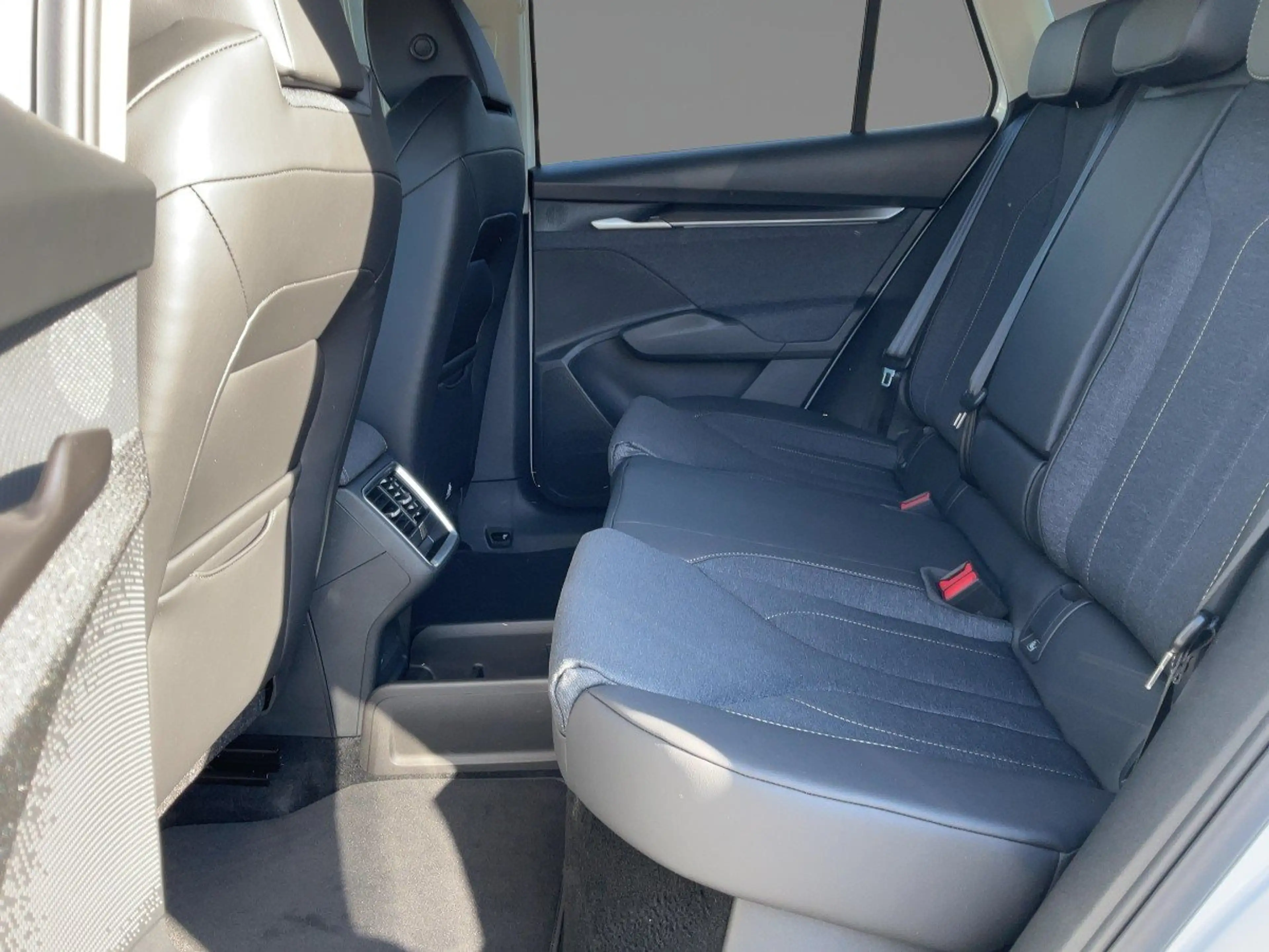 Skoda Elroq Selection 60 140 kW ACC NAV SpurH SpurW 2xKlima — photo 11