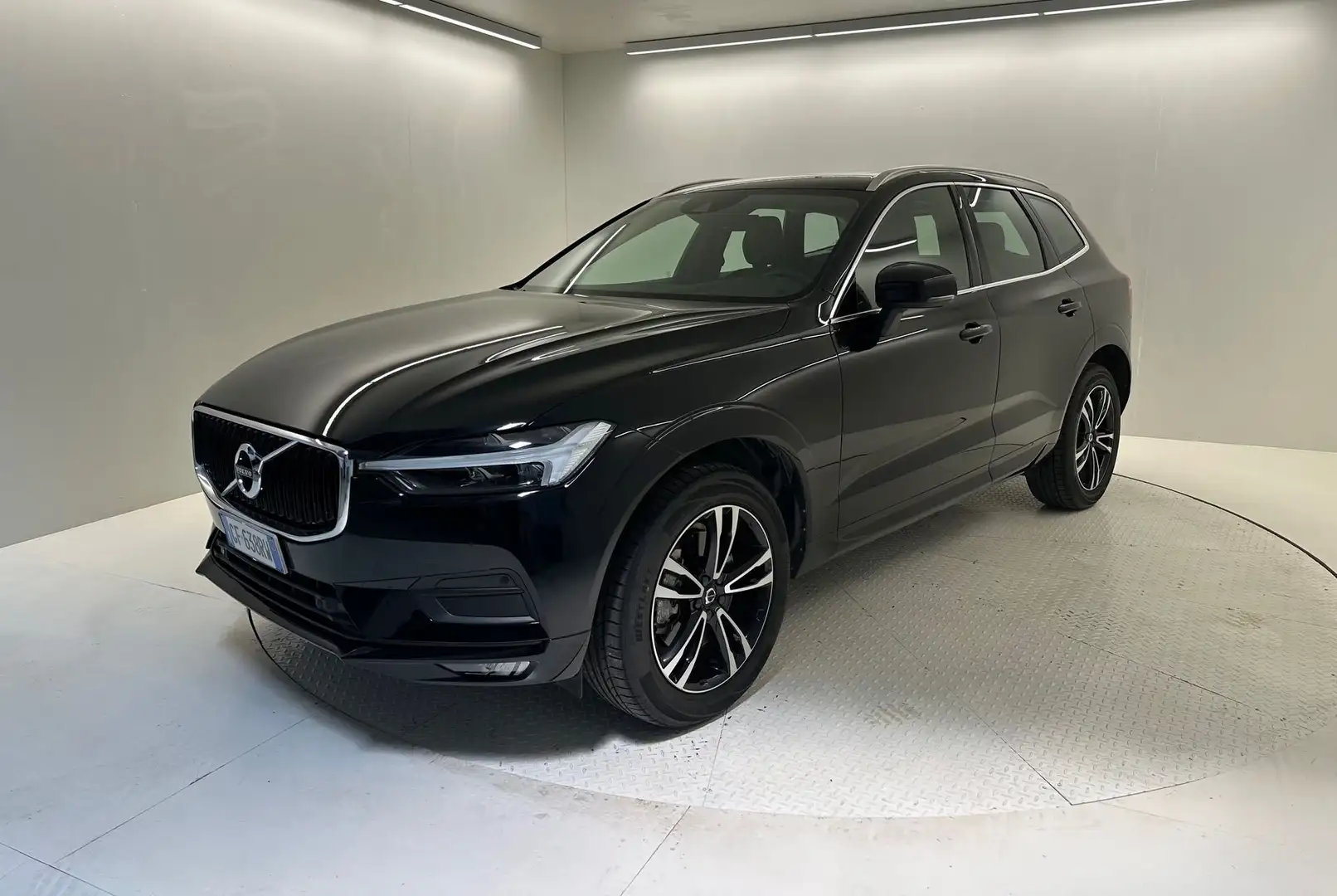 Volvo XC60 XC60 B4 (d) AWD Geartronic Momentum Pro Nero - 1