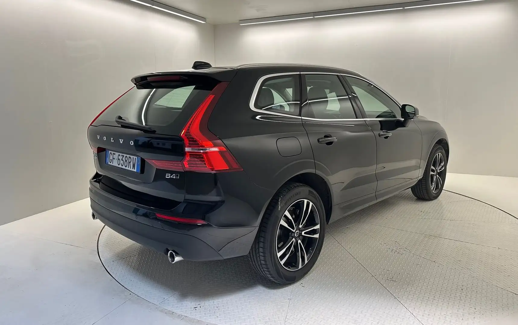 Volvo XC60 XC60 B4 (d) AWD Geartronic Momentum Pro Nero - 2