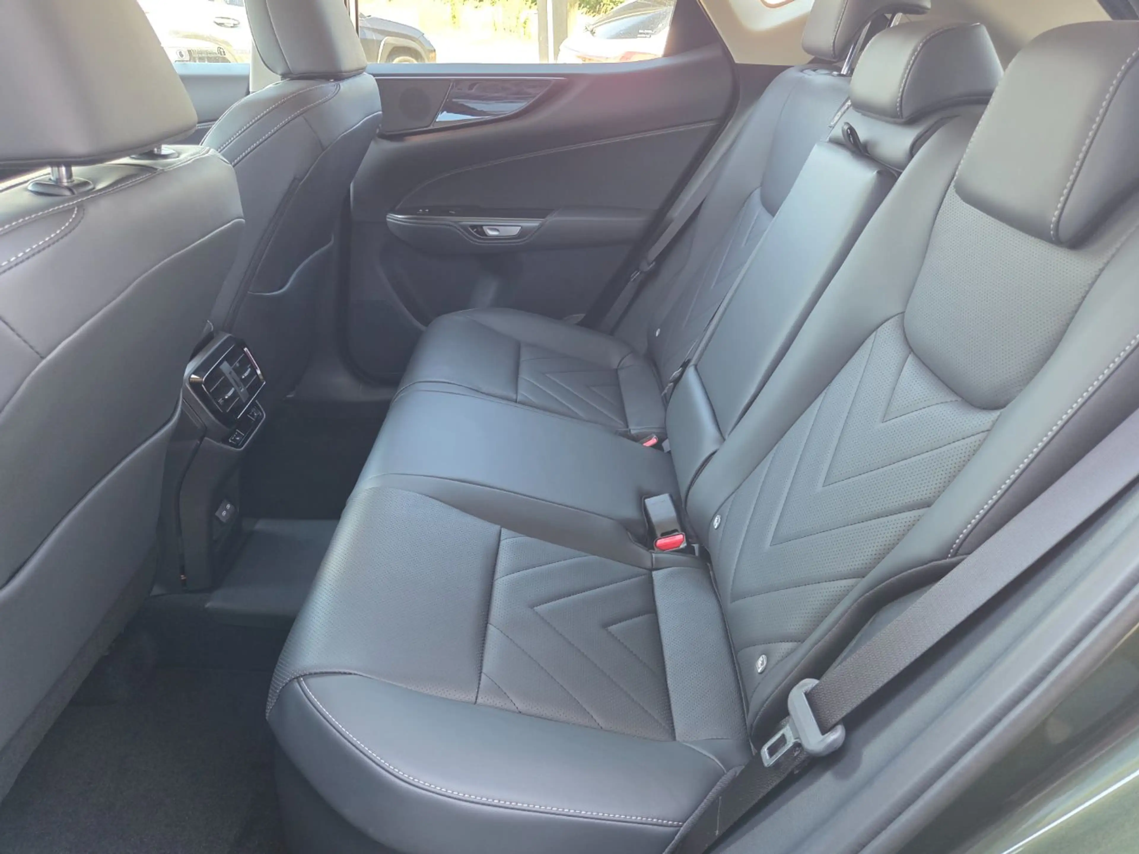 Lexus NX 450h+ Plug-in Business Line LED, SHZ, 360°Kam. — photo 6