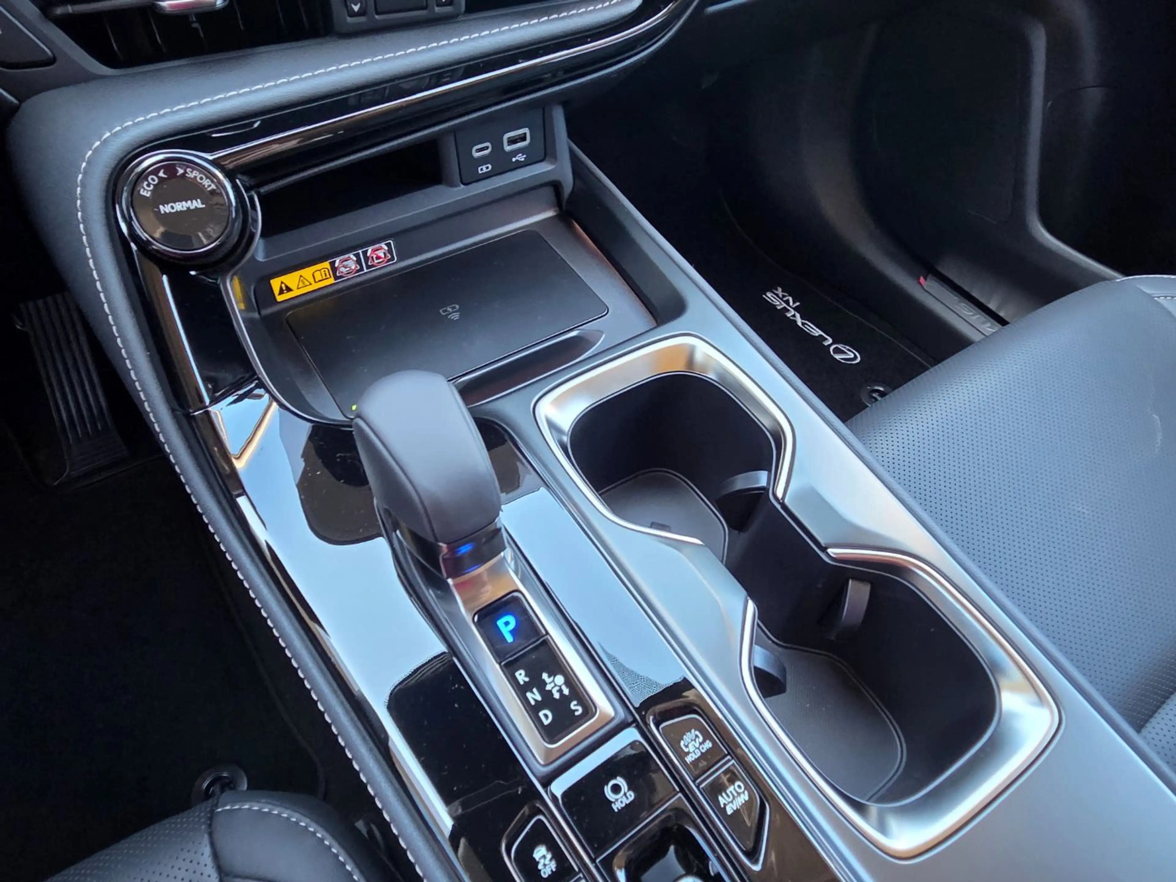 Lexus NX 450h+ Plug-in Business Line LED, SHZ, 360°Kam. — photo 12
