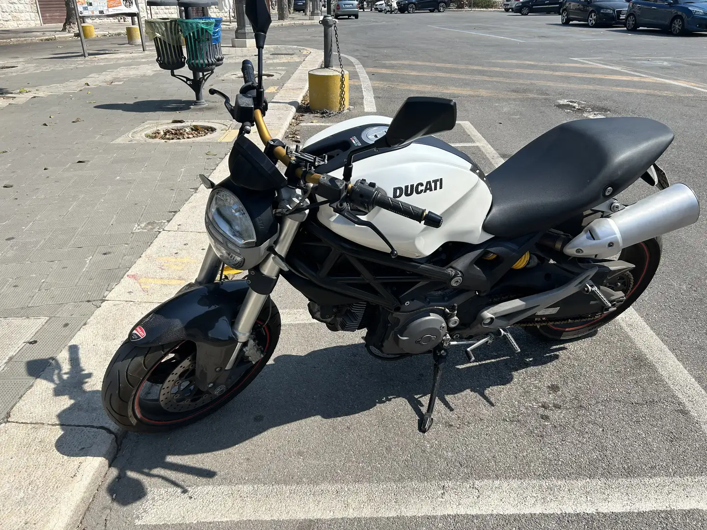 Ducati Monster 696 - 1