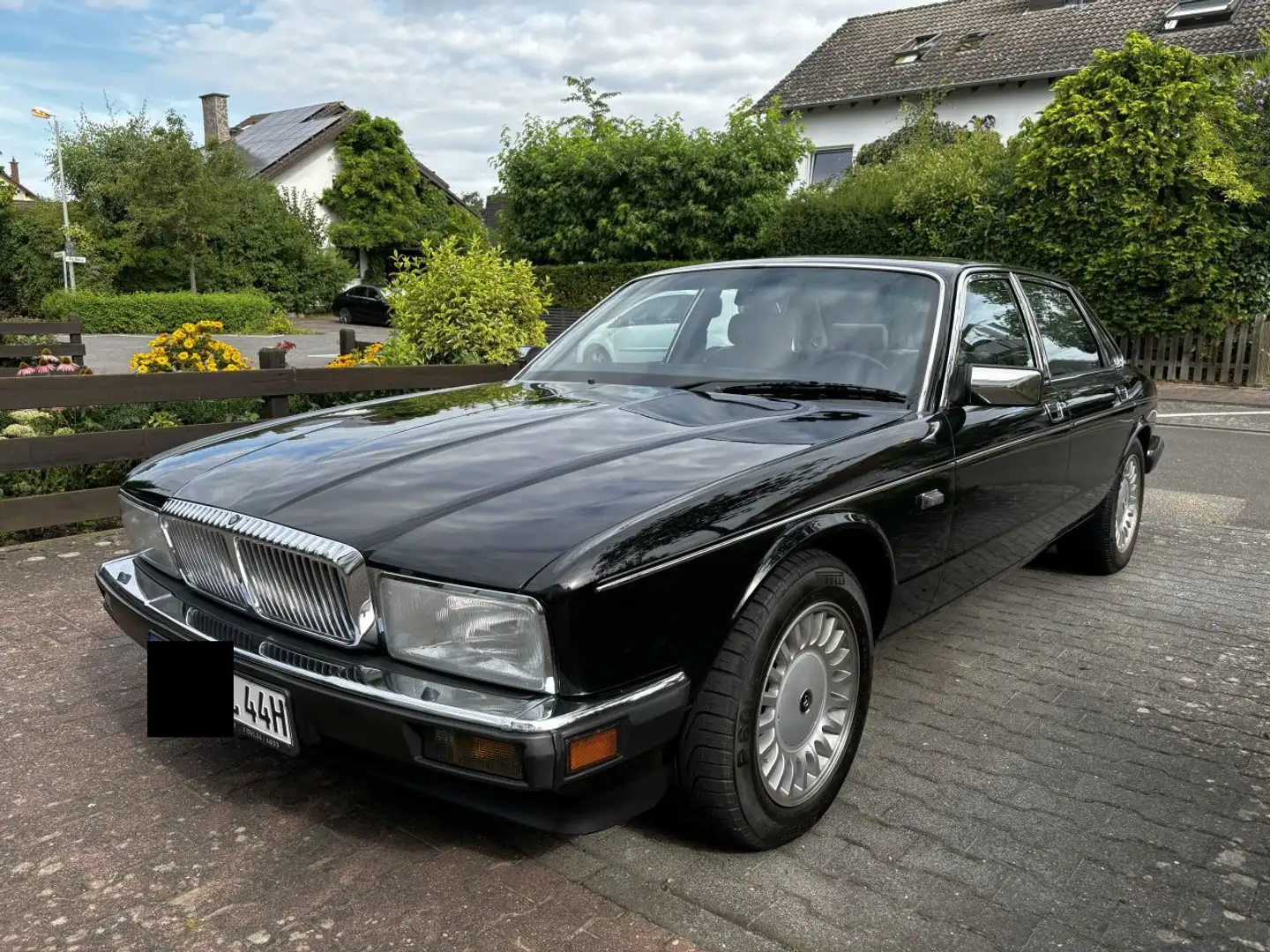 Jaguar XJ40 Daimler Negro - 1