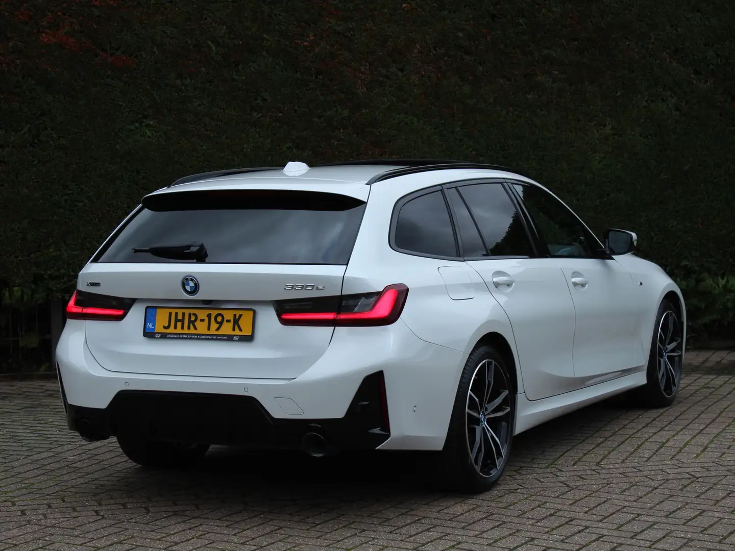 BMW 330 3-serie Touring 330e xDrive M Sport Pro | Panorama Weiß - 2