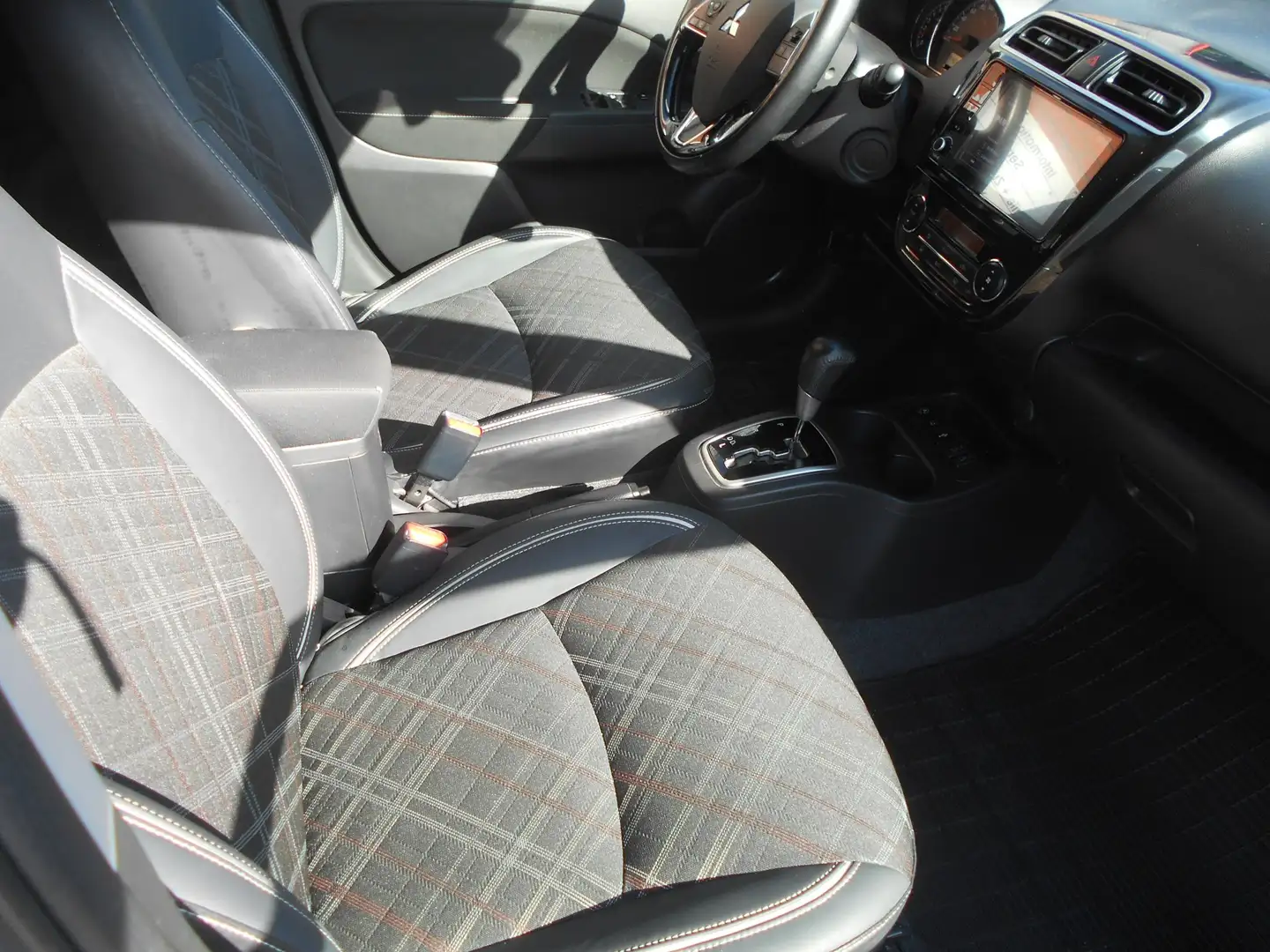 Mitsubishi Space Star Top CVT VClear Tech Silber - 2