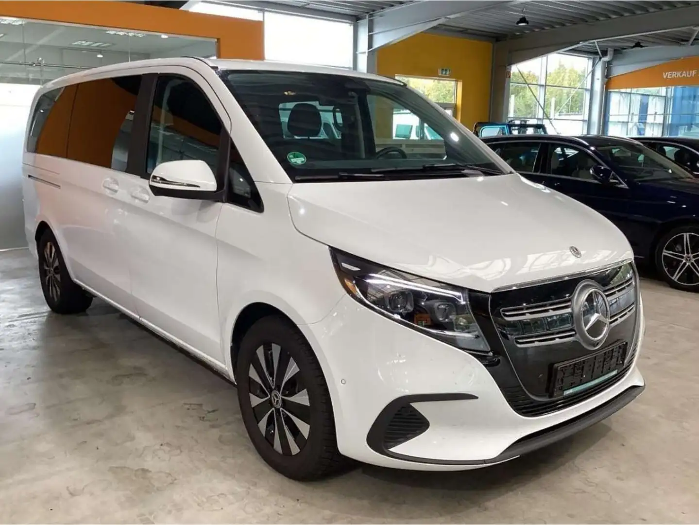 Mercedes-Benz EQV 300 L DISTRO Leder MLED 7-Sitz Tisch el.Heck Weiß - 2