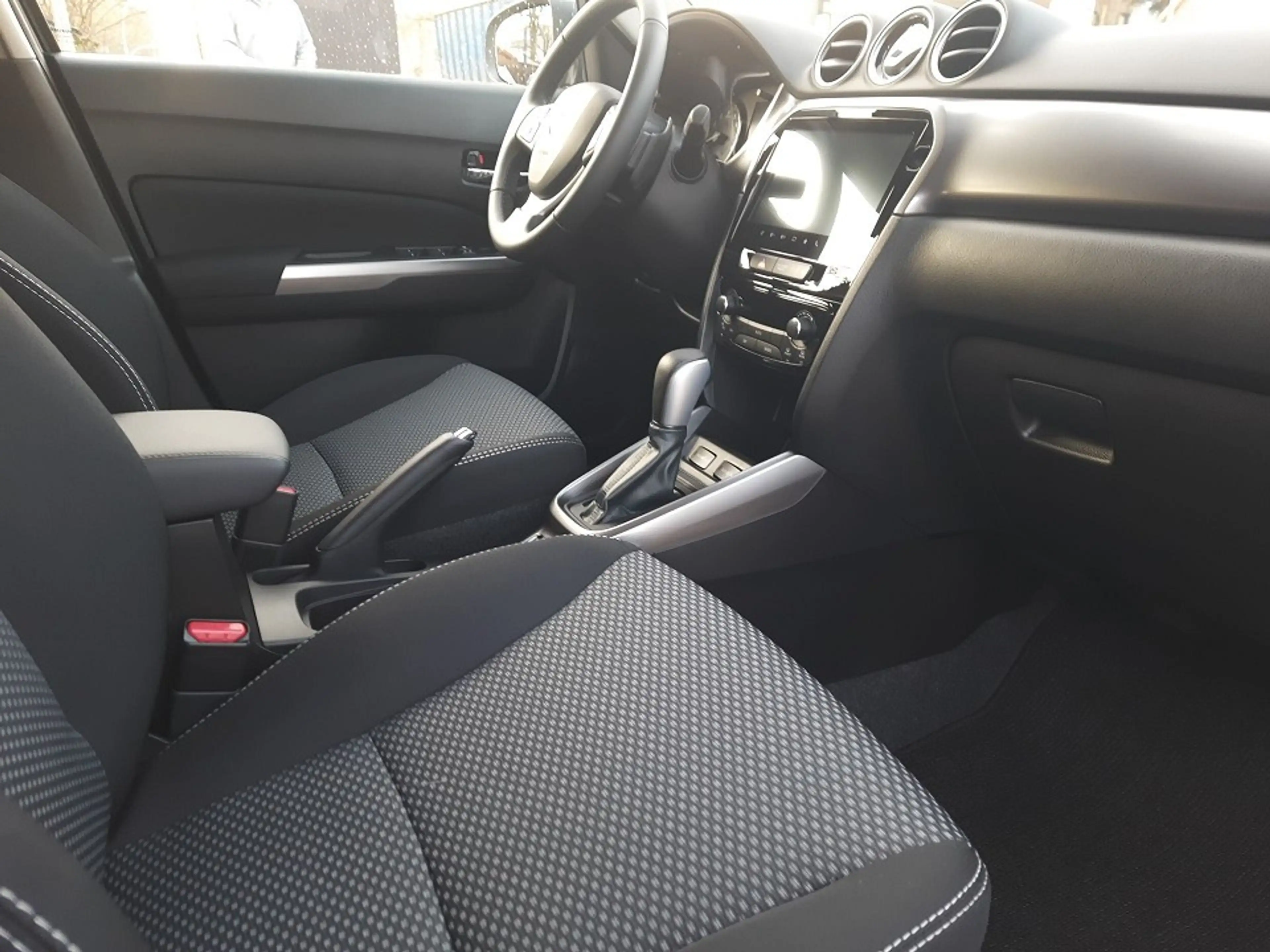 Suzuki Vitara 1.4 COMFORT 6AT MILD-HYBRID BOOSTERJET — photo 17