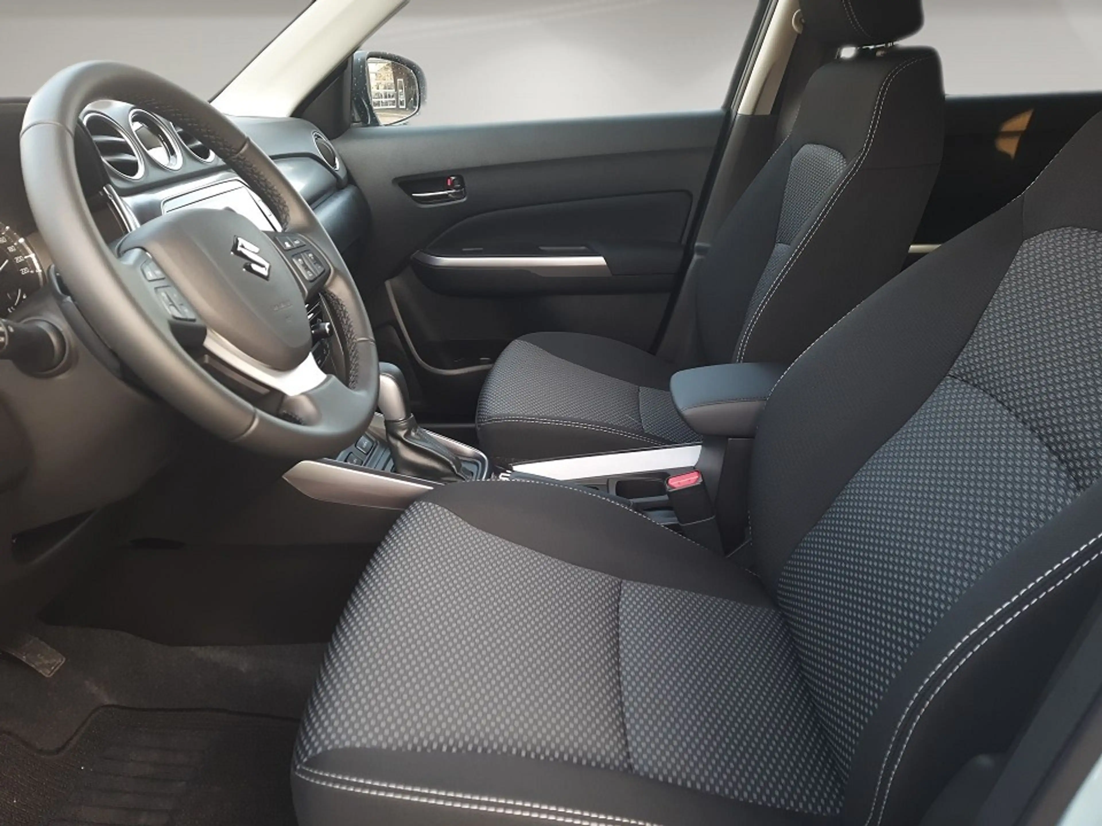 Suzuki Vitara 1.4 COMFORT 6AT MILD-HYBRID BOOSTERJET — photo 8
