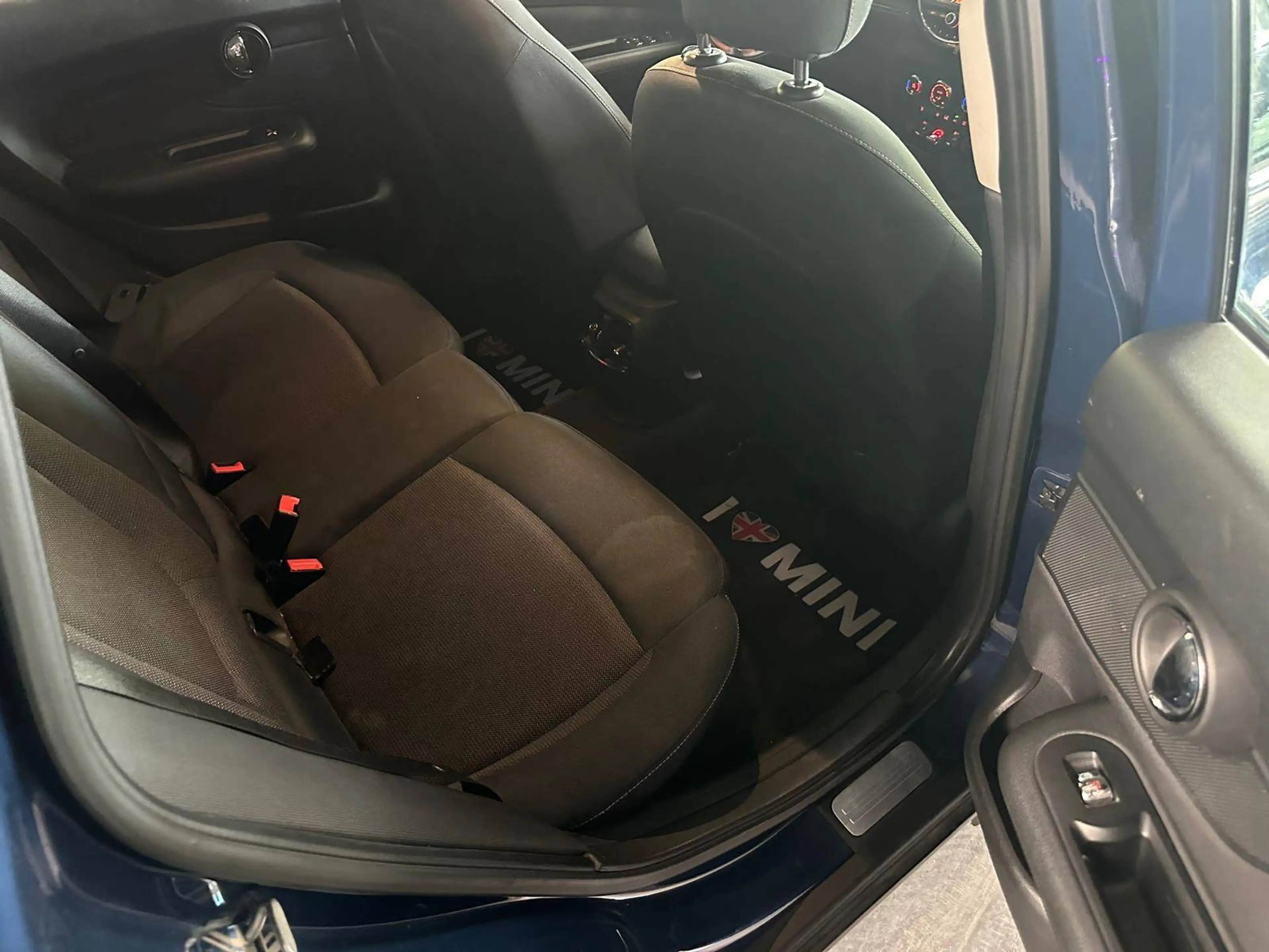 MINI One D Clubman 1.5(d) - A/C - MEDIA/TEL - LIM/REG - USB - VITRES ELECT — photo 15