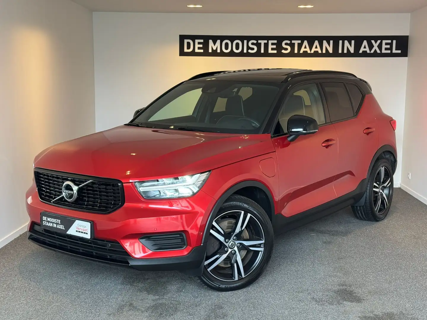 Volvo XC40 1.5 T5 Twin Engine R-Design Rood - 1