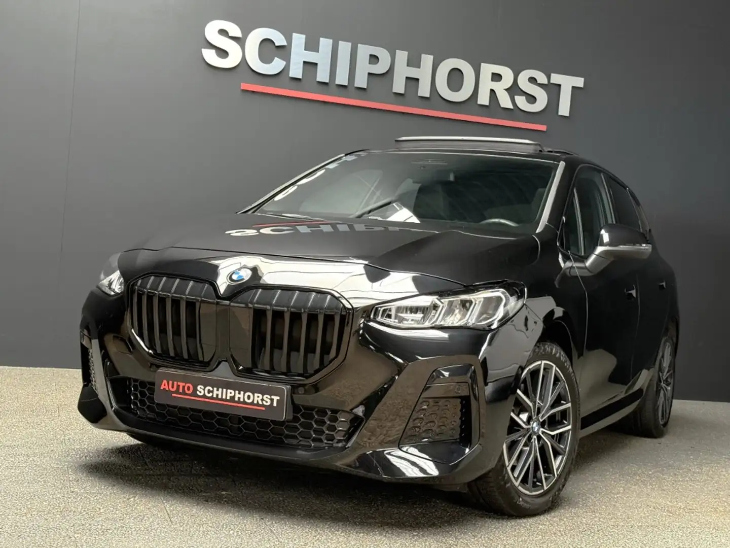 BMW 218 218i M-sport Panorama elec trekhaak leer Zwart - 1