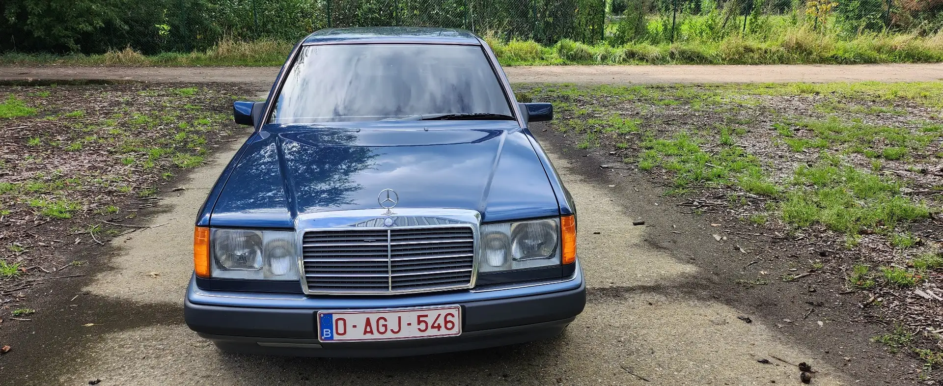Mercedes-Benz 230 E - 1