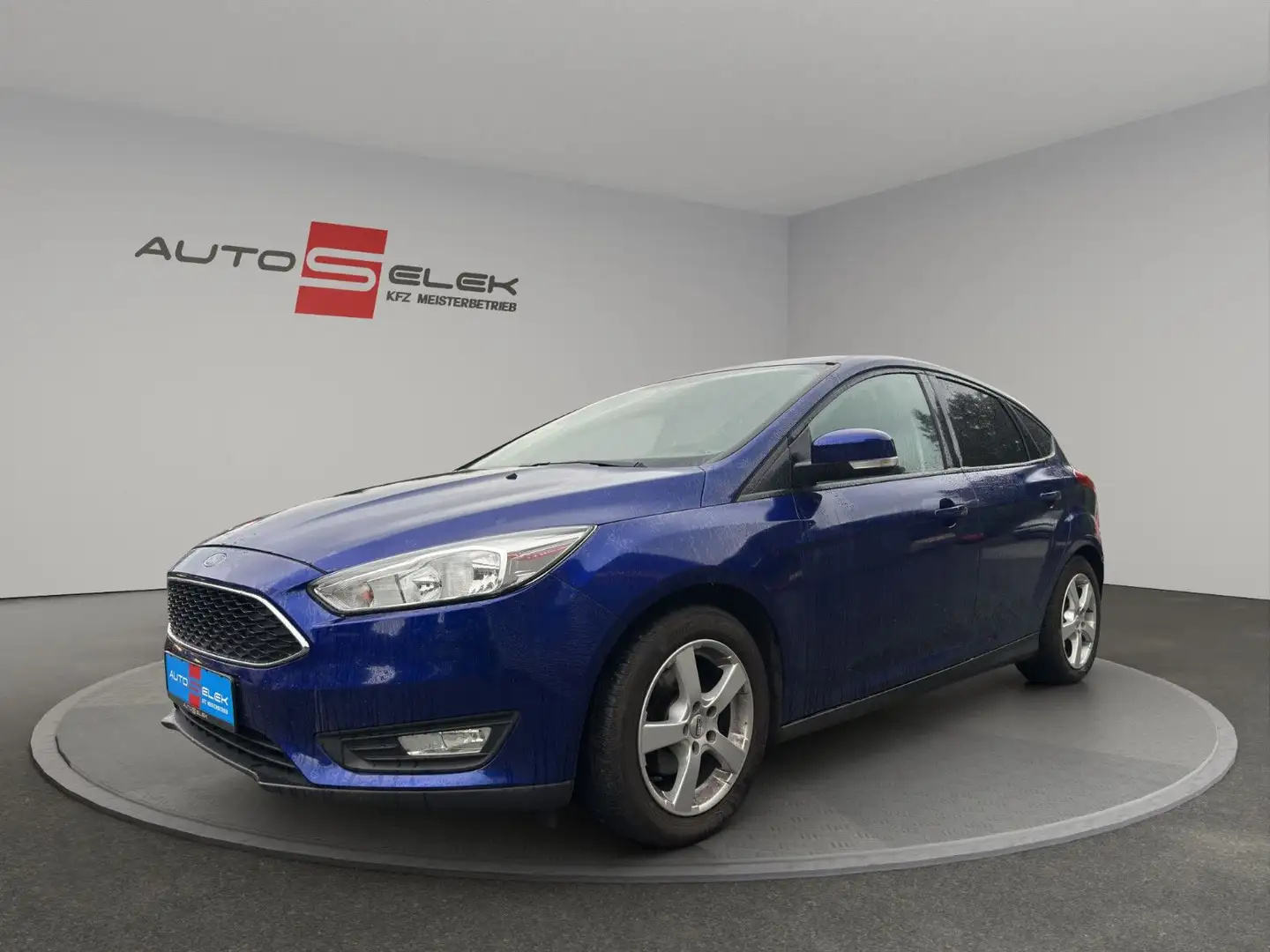 Ford Focus Lim. Trend Bleu - 1
