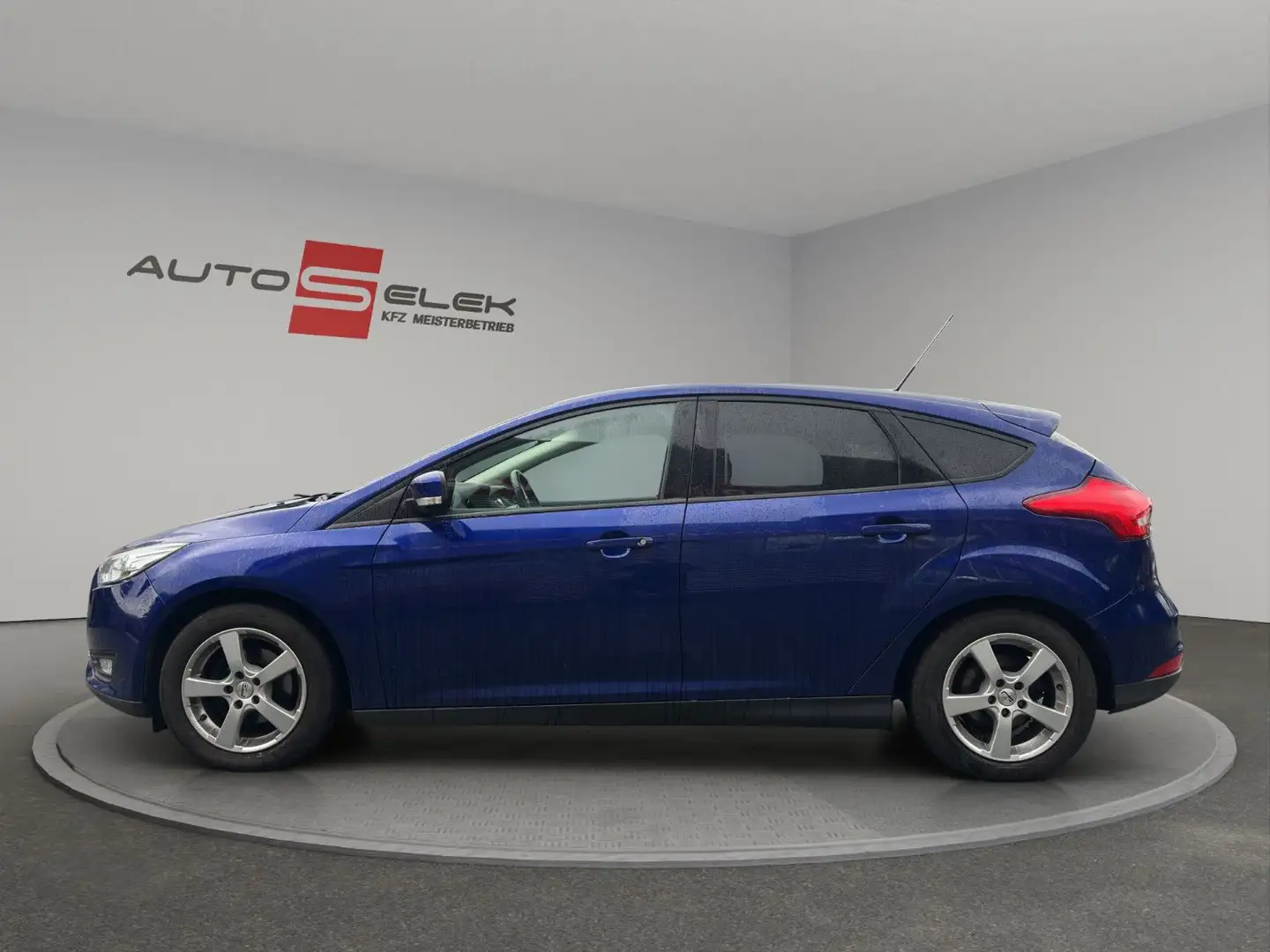 Ford Focus Lim. Trend Bleu - 2