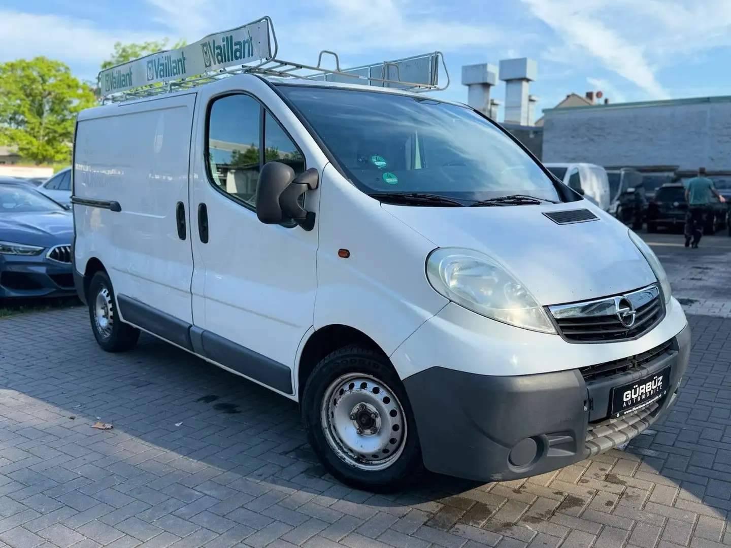 Opel Vivaro Kasten *HANDWERKERAUSBAU* Weiß - 1