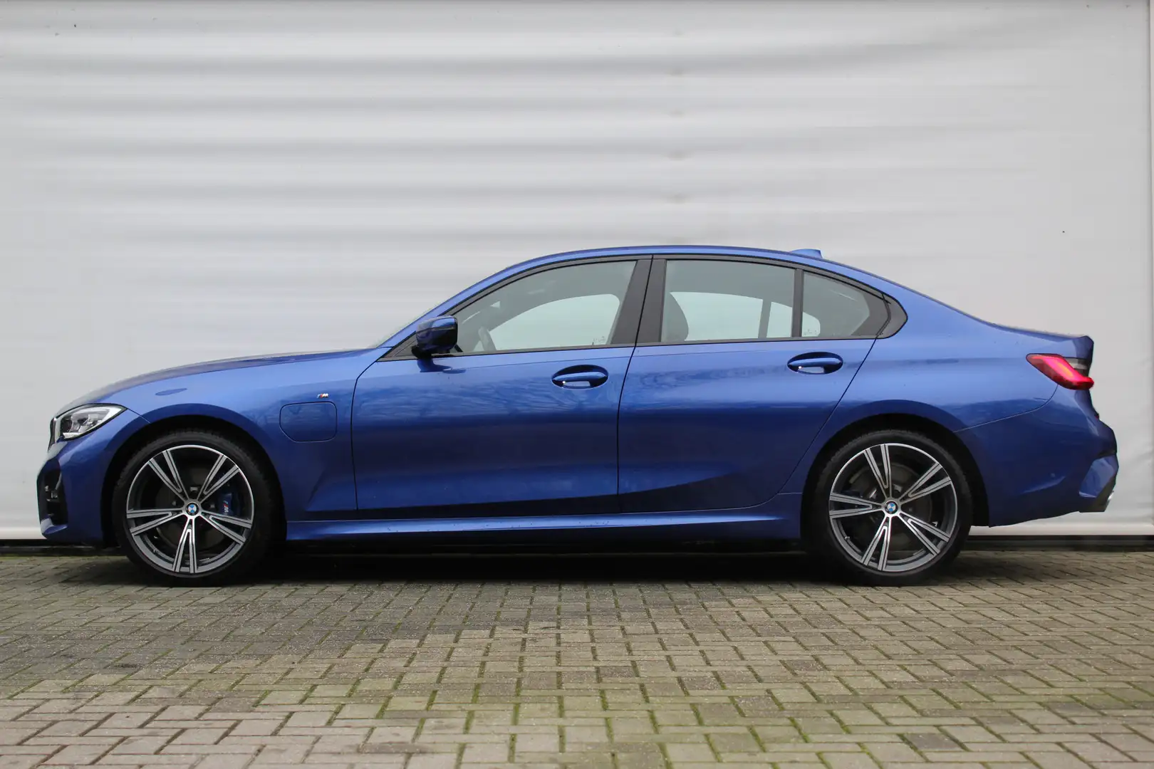 BMW 330 3 Serie 330e High Executive M Sport Automaat / Spo Blauw - 2