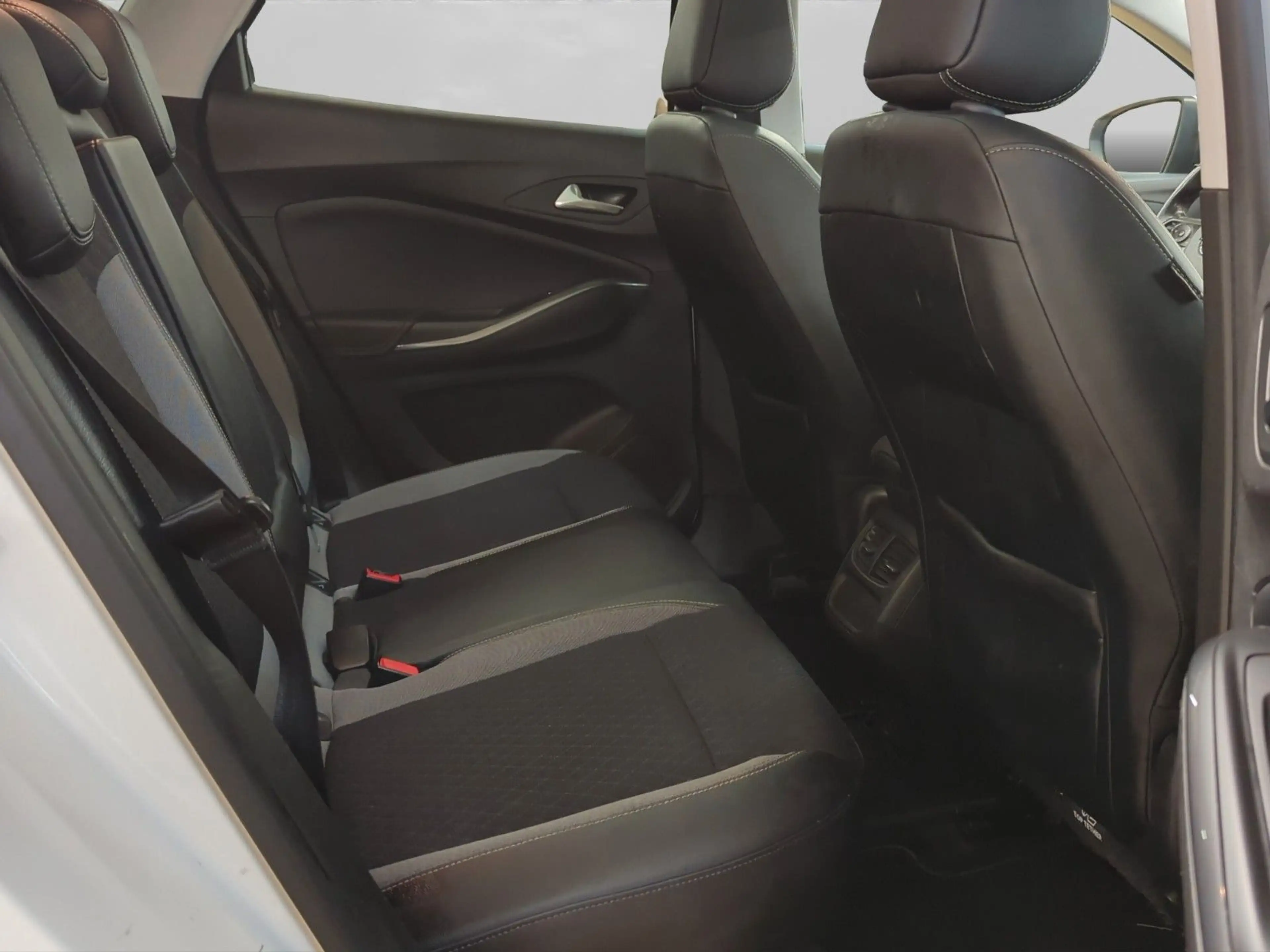 Opel Grandland X 1.2T Business Ed. 1.HAND*PANO*KAMERA — photo 14