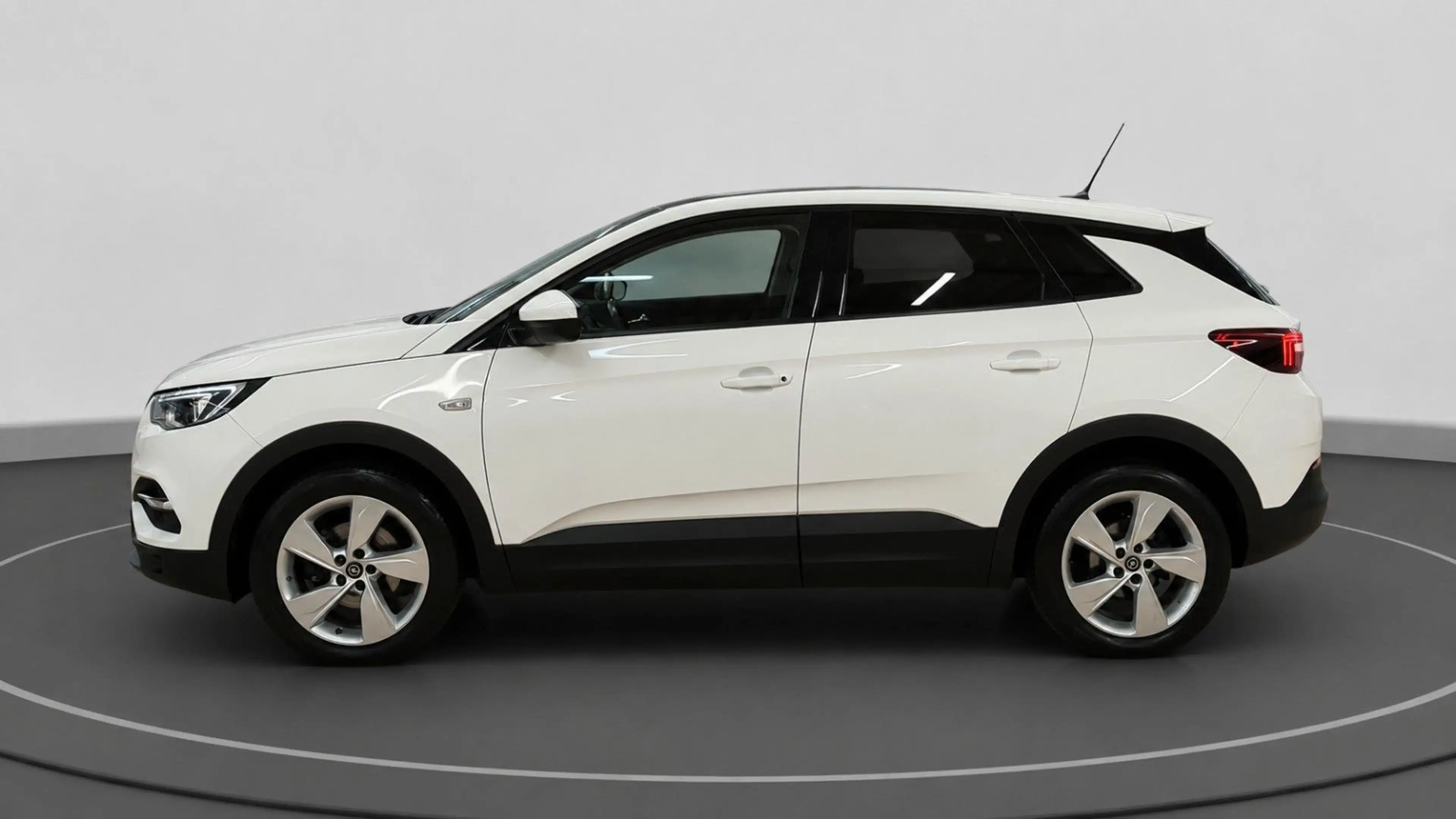 Opel Grandland X 1.2T Business Ed. 1.HAND*PANO*KAMERA — photo 2