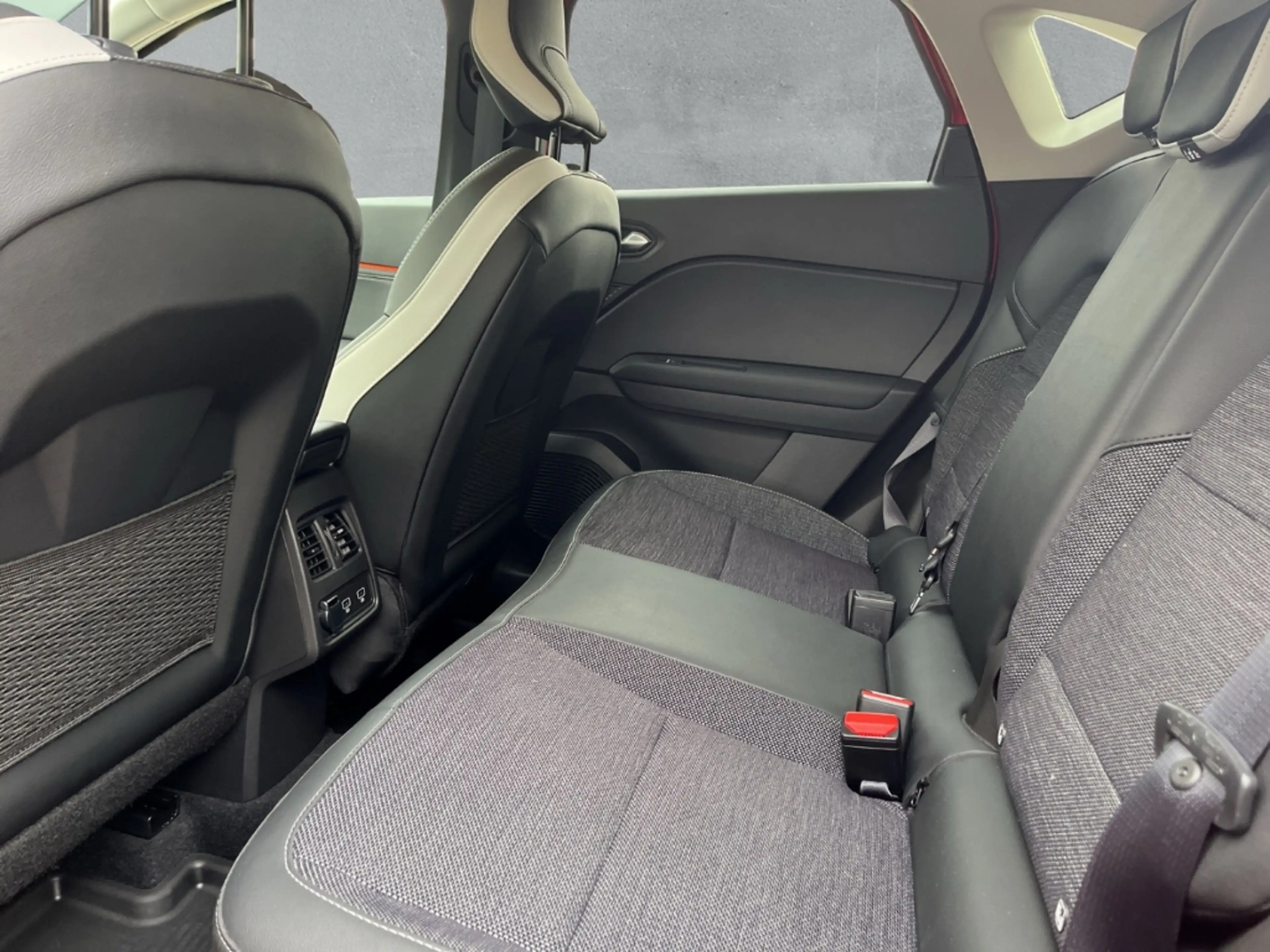 Mitsubishi ASX Intro Edition Plug-in-Hybrid Winter-Pak. PDC Kamer — photo 9