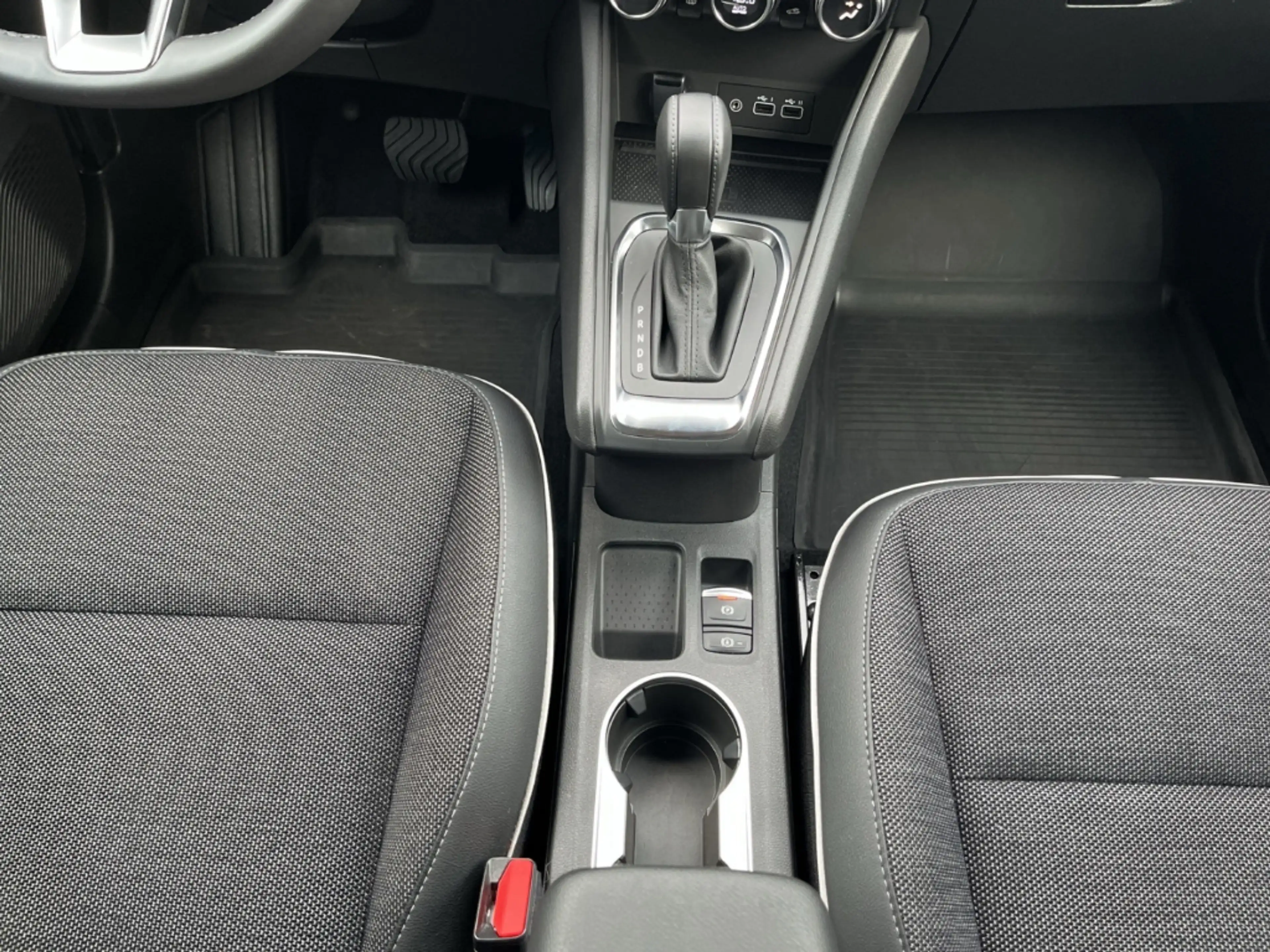 Mitsubishi ASX Intro Edition Plug-in-Hybrid Winter-Pak. PDC Kamer — photo 12