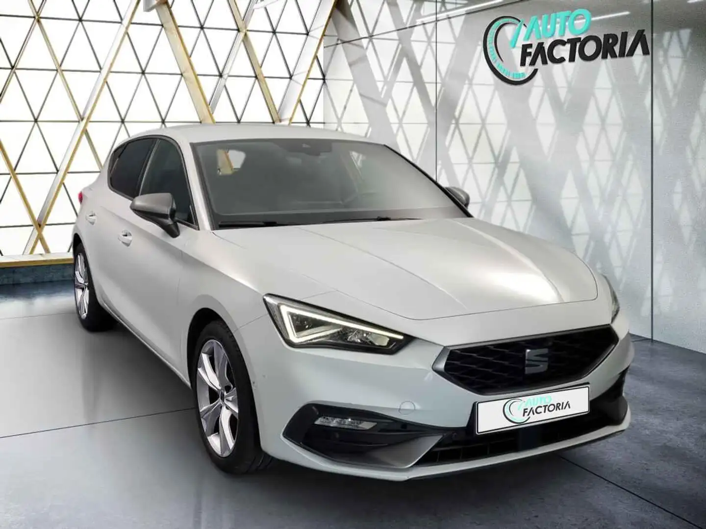 SEAT Leon -37% 1.5 eTSI 150 BVA FR +GPS+CAM+FULL LED+Opts Bej - 2