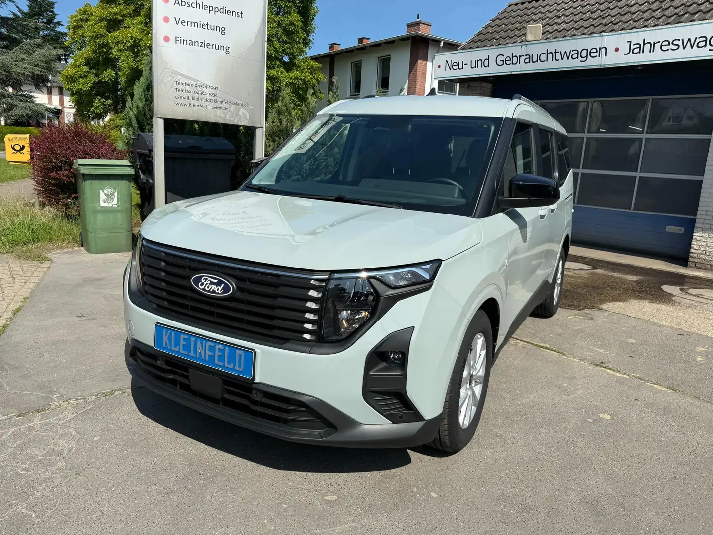 Ford Tourneo Courier 1.0 EB 125 PS "Titanium" Sitz-/Lenkradhzg.-App ... Grau - 1