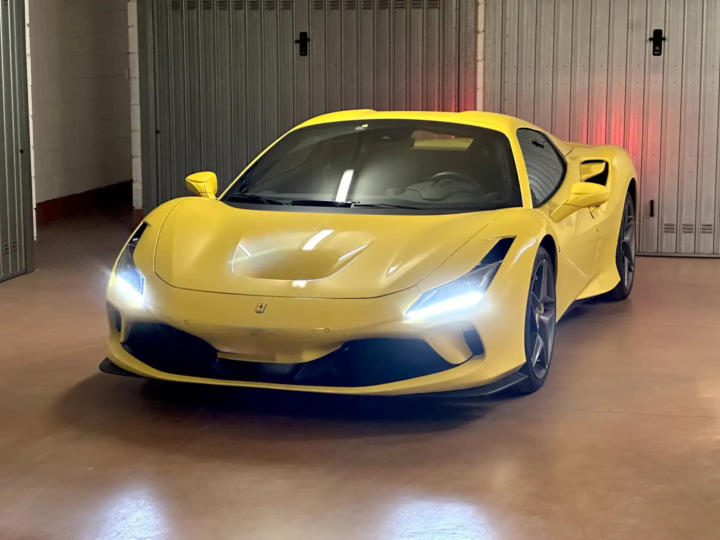 Ferrari F8 Spider Galben - 1