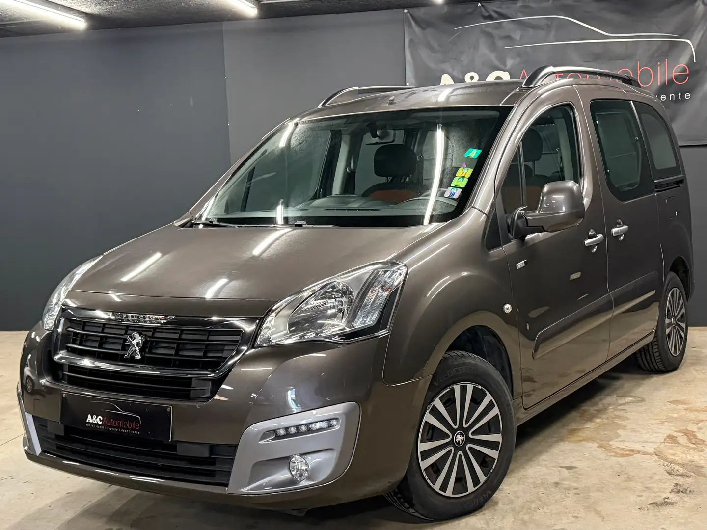 Peugeot Partner Partner Tepee 1.6 HDi Marrón - 1