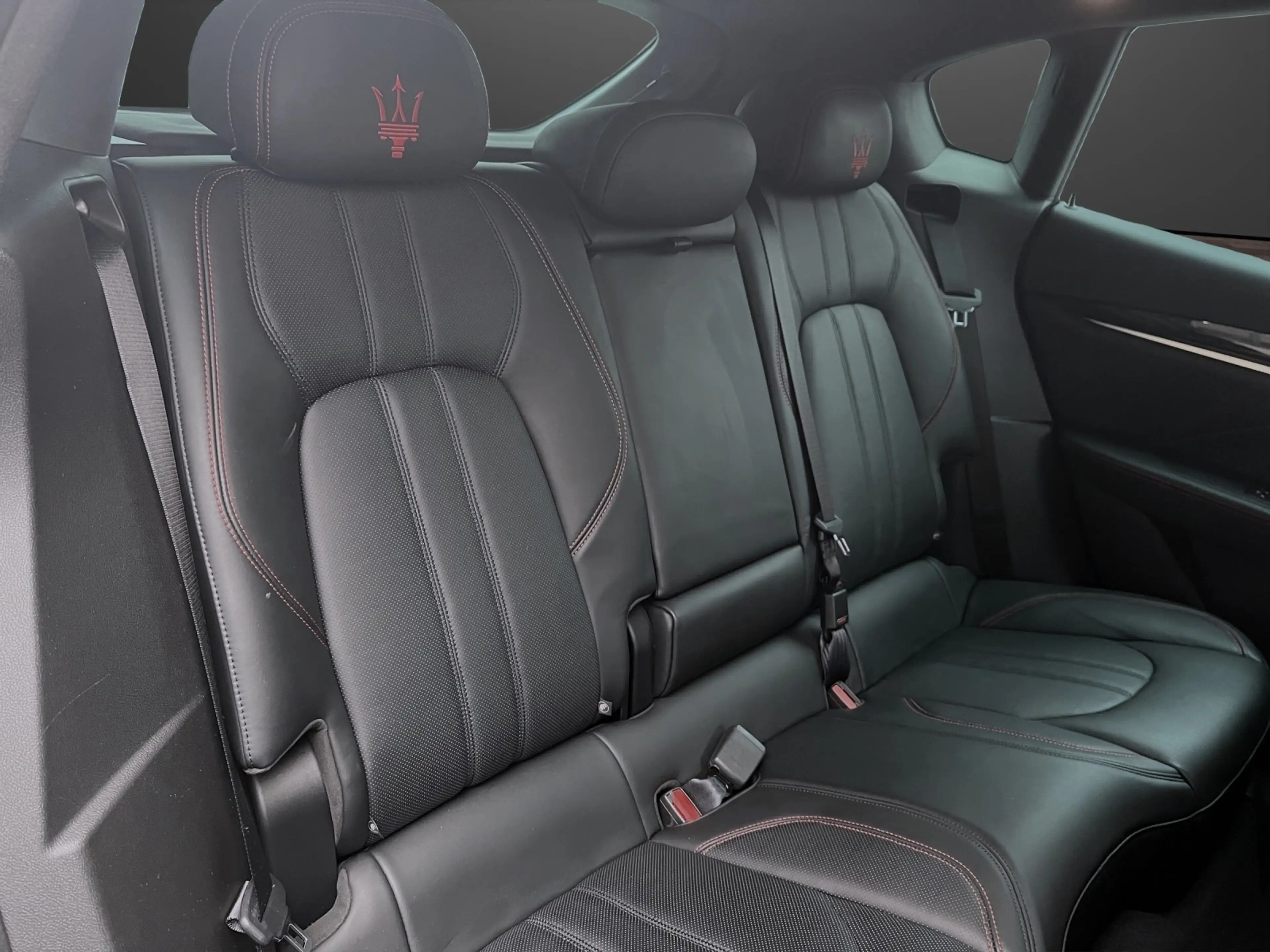 Maserati Levante SQ4 GranSport — photo 10