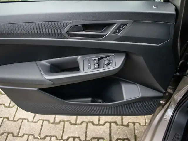 Volkswagen Caddy Life view 18