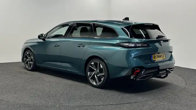 Peugeot 308 SW view 4