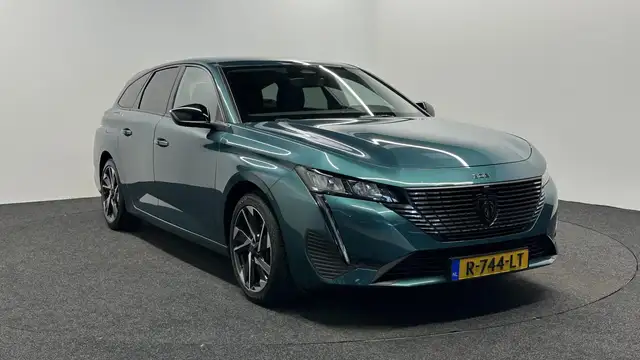 Peugeot 308 SW view 3