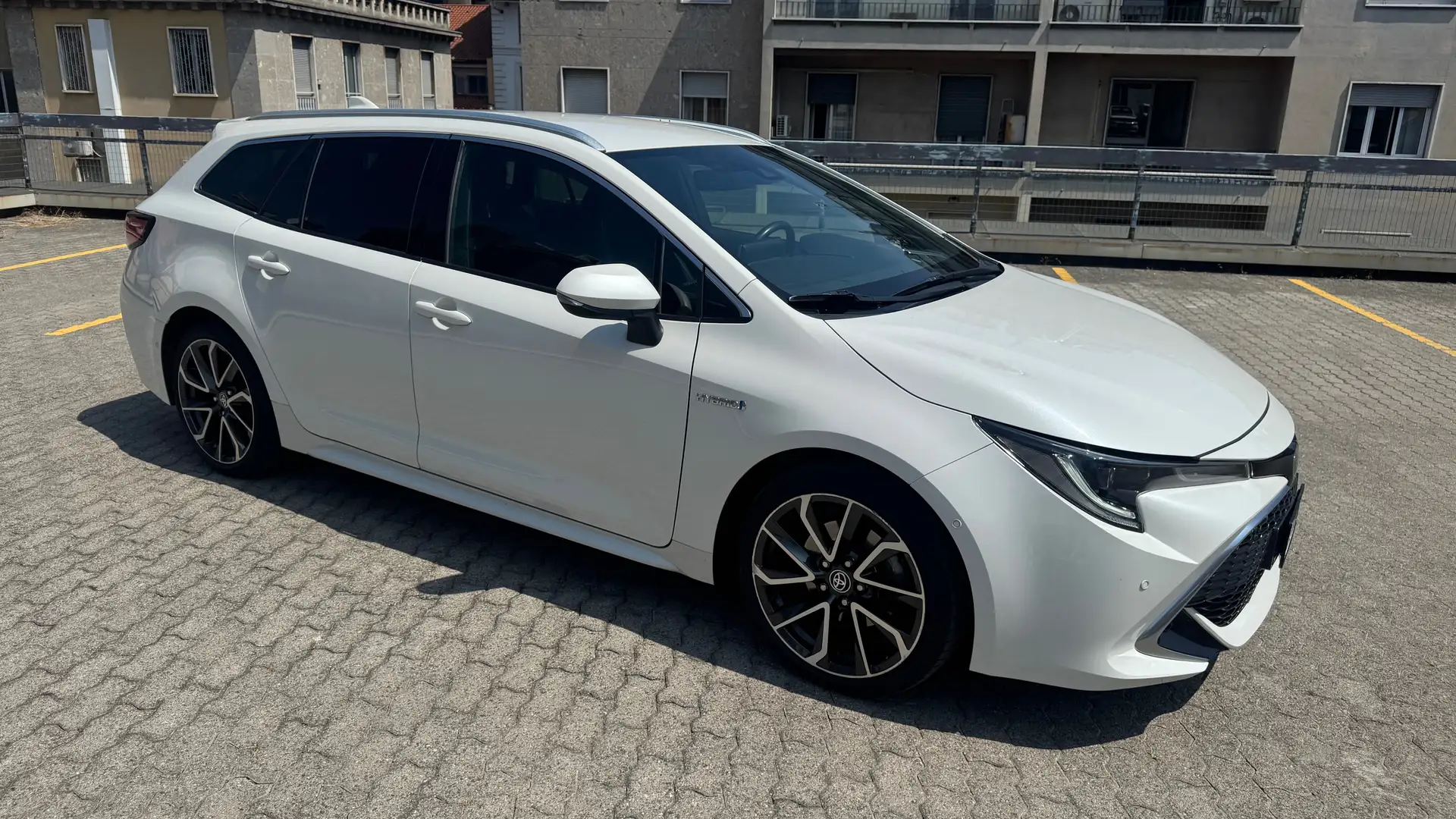 Toyota Corolla 2.0 h TS Hybrid SW LOUNGE IBRIDA Ha tutto! Bianco - 2