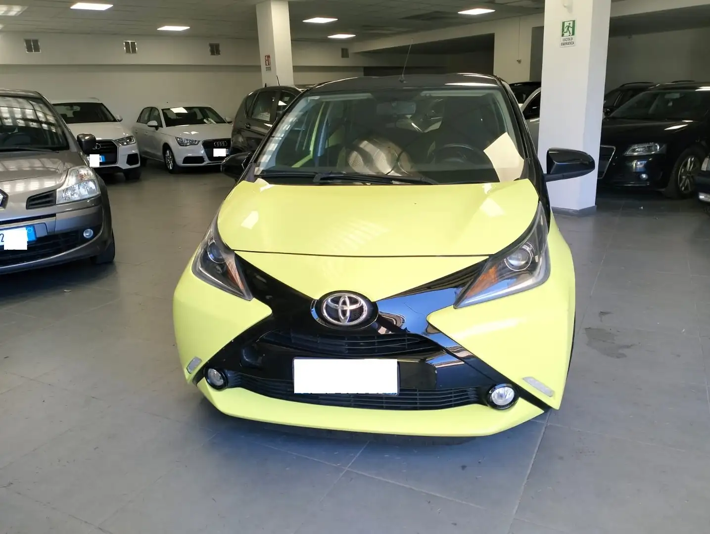 Toyota Aygo Aygo II 2014 5p 1.0 x-wave m-mt my15 km 115000! Jaune - 2